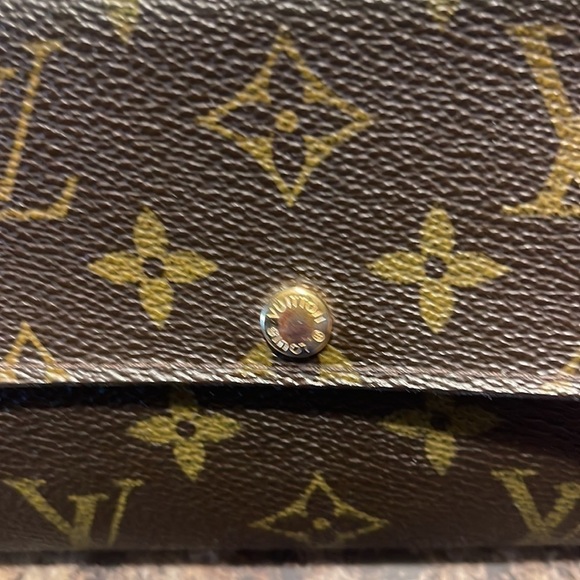 Louis Vuitton Wallet - Picture 2 of 12